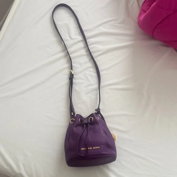 Michael Kors Purple Bucket Bag - Picture 2 of 6